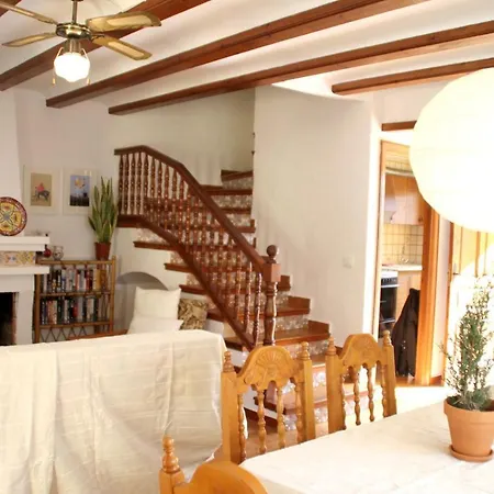 펜션 House With 3 Bedrooms In With Shared Pool Furnished Garden And Wifi 100 M From The Beach *