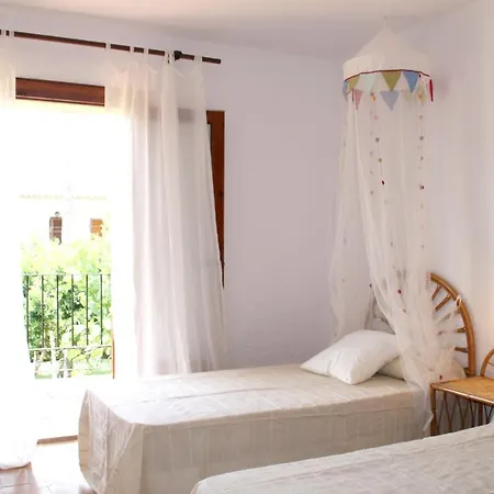 House With 3 Bedrooms In With Shared Pool Furnished Garden And Wifi 100 M From The Beach 펜션 데니아